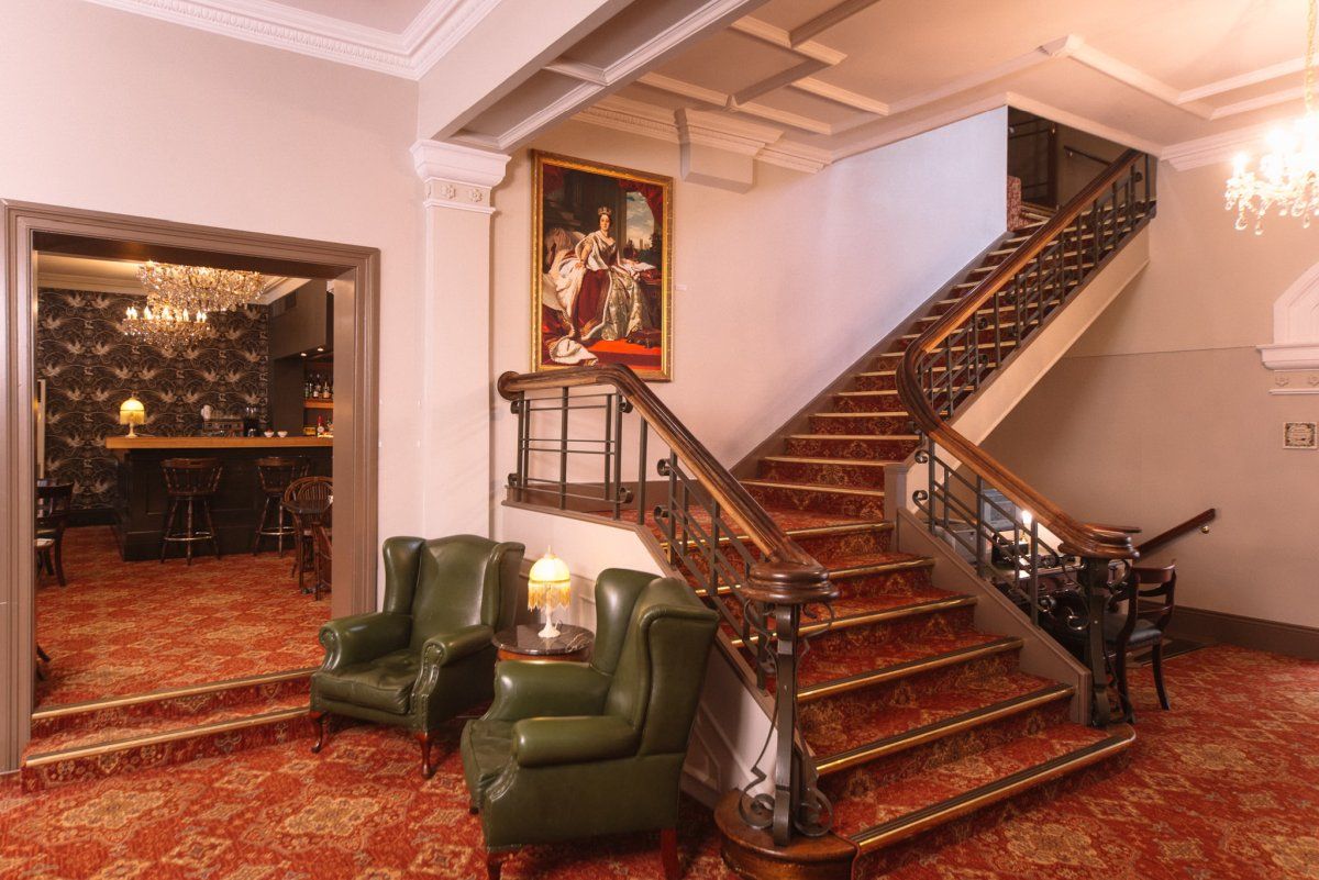 Hadley's Orient Hotel
